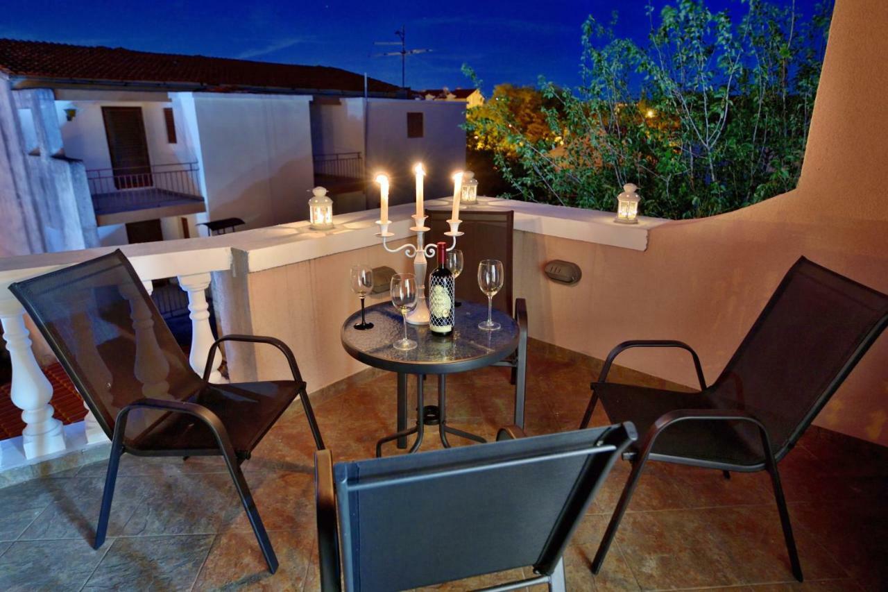 Apartmani Julija Vodice Exterior photo