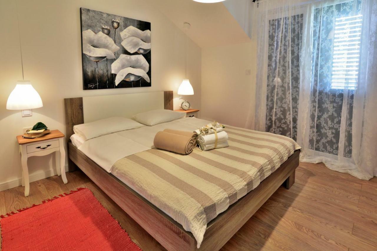 Apartmani Julija Vodice Exterior photo